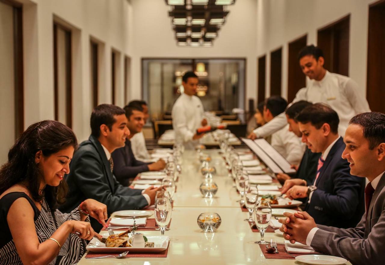 Hotel Trident Agra Agra  Exterior foto A private dinner at the Taj Mahal Palace, Mumbai