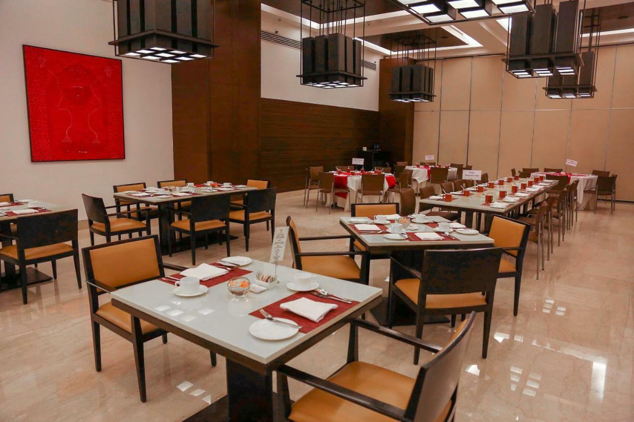 Hotel Trident Agra Agra  Exterior foto The restaurant