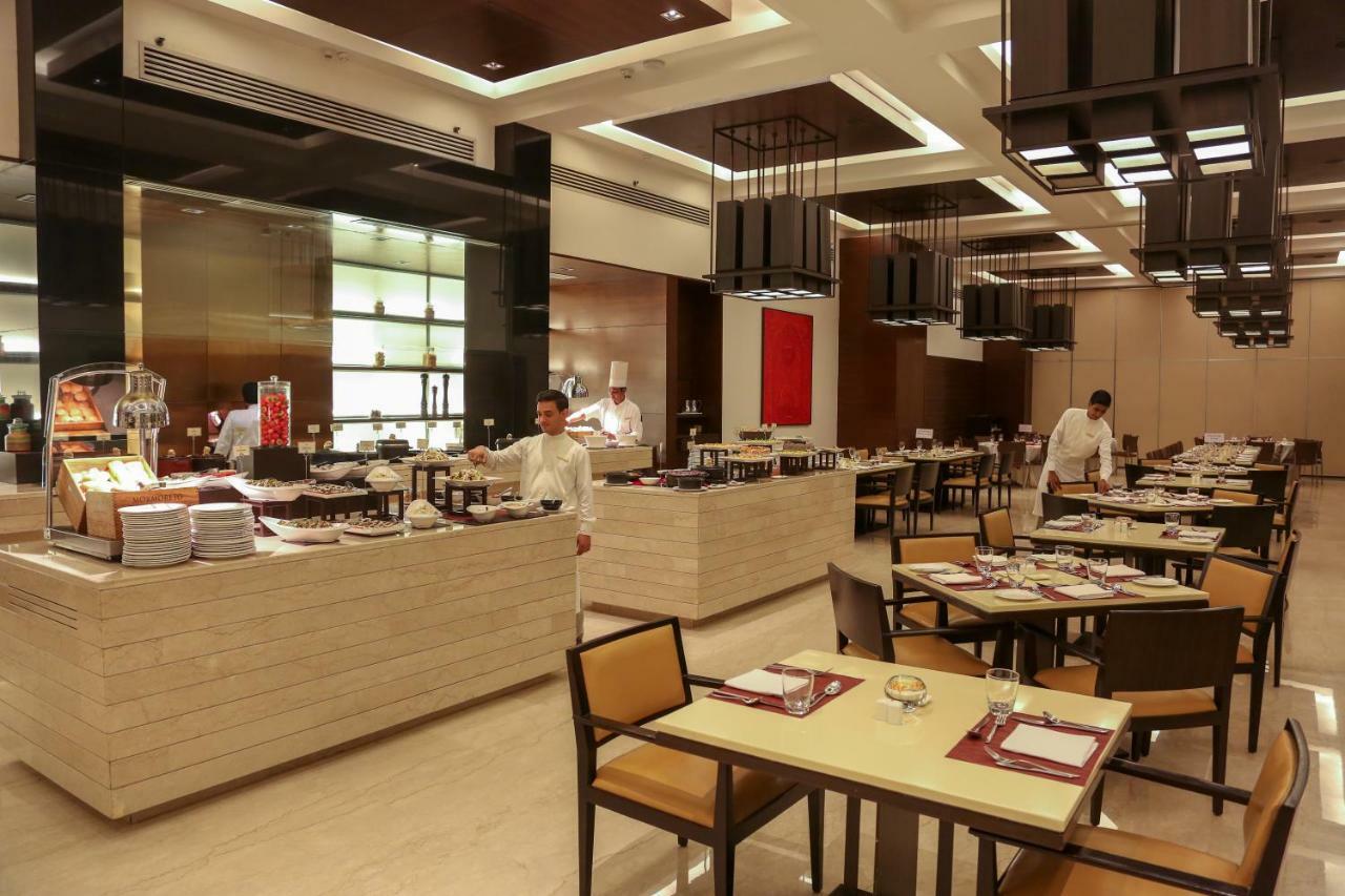 Hotel Trident Agra Agra  Exterior foto The buffet at the hotel
