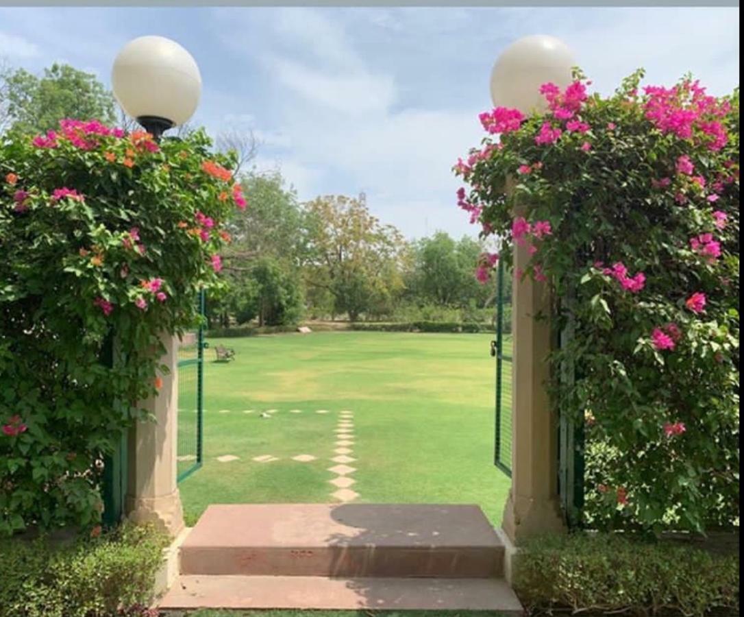 Hotel Trident Agra Agra  Exterior foto Entrance to the park