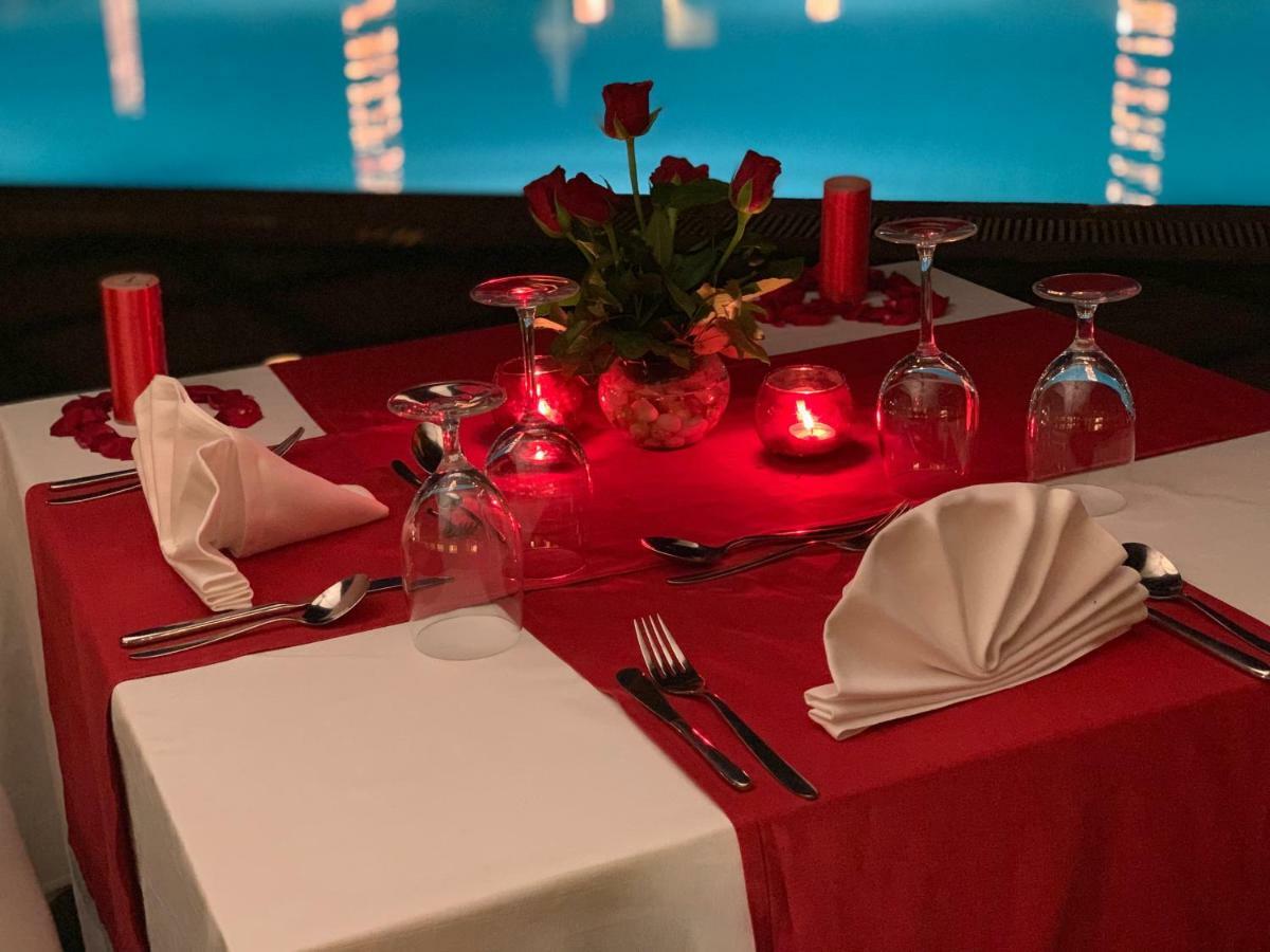 Hotel Trident Agra Agra  Exterior foto A table set for dinner