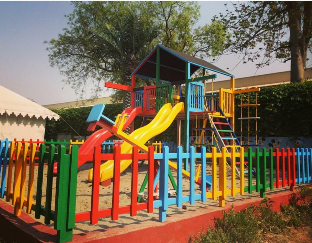 Hotel Trident Agra Agra  Exterior foto Playground at the school