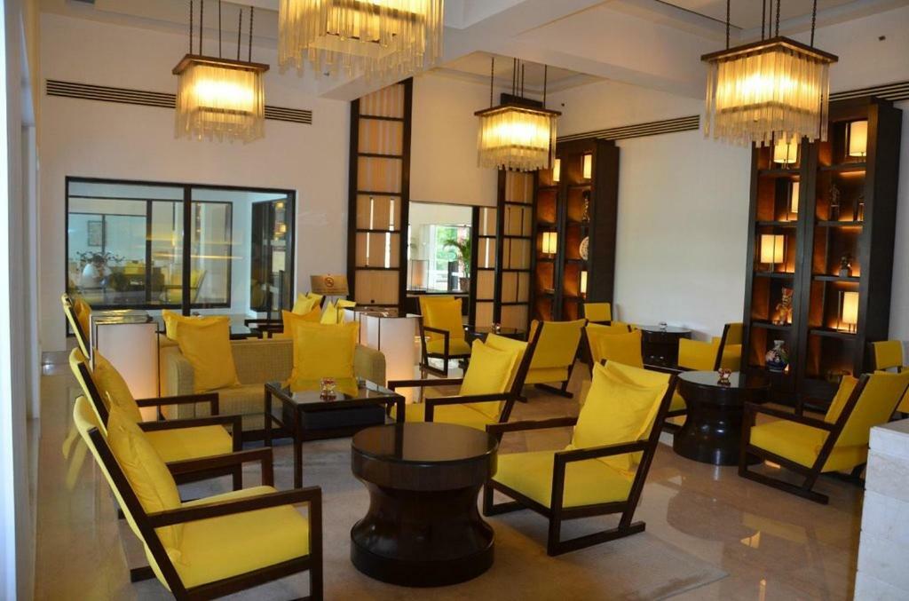 Hotel Trident Agra Agra  Exterior foto The lounge at the airport